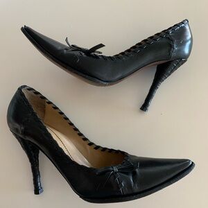 Yves Saint Laurent Black Leather Heels w Bow 37